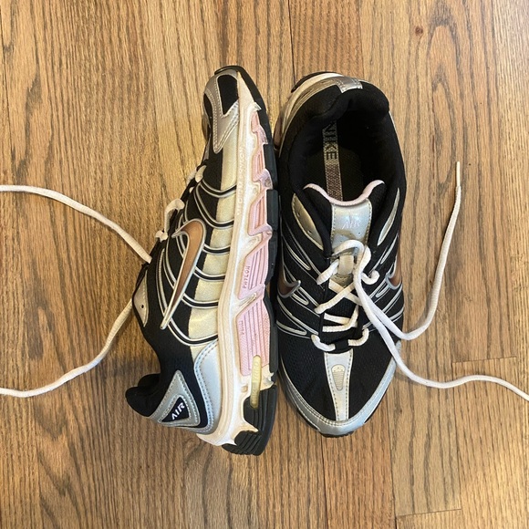 Nike - Picture 3 of 4